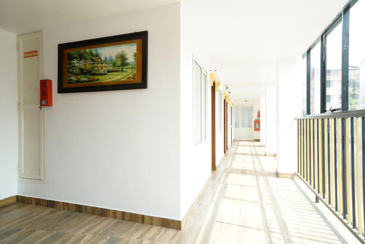 Hotel Signature Cochin Kochi Exterior photo