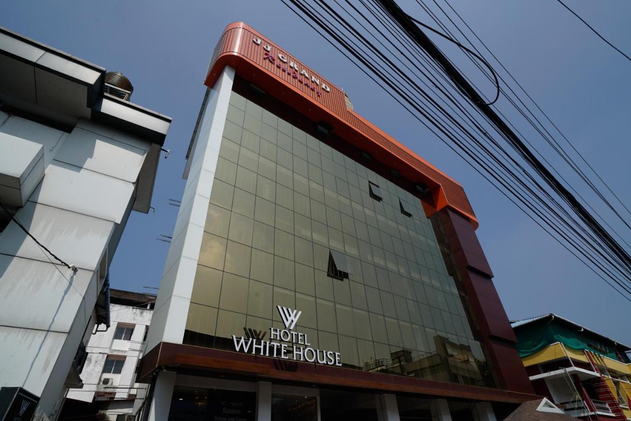 Hotel Signature Cochin Kochi Exterior photo