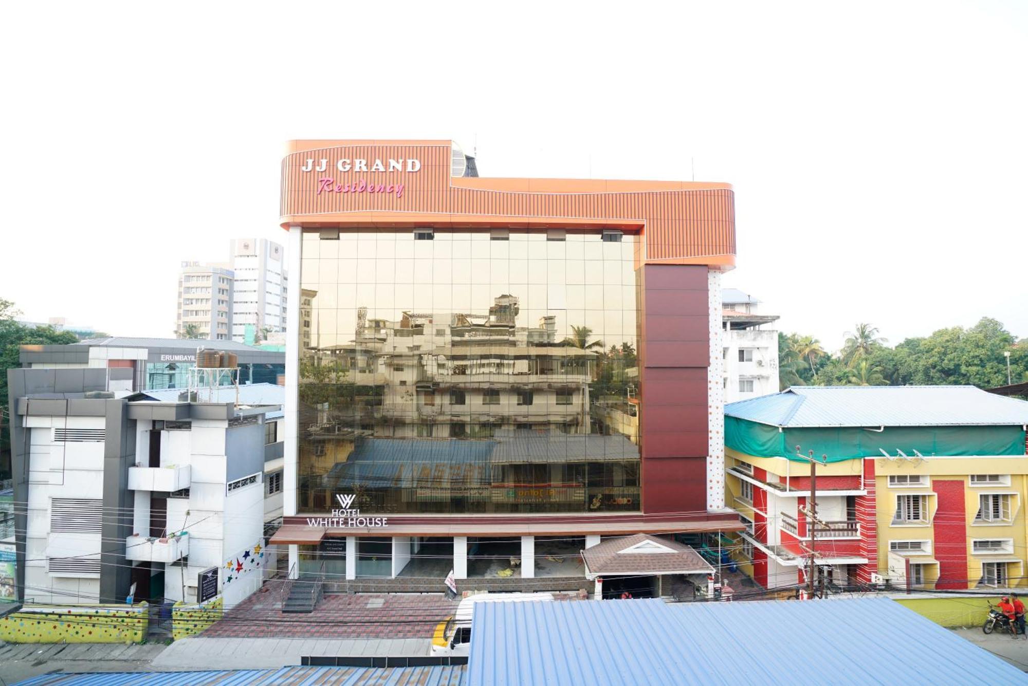Hotel Signature Cochin Kochi Exterior photo