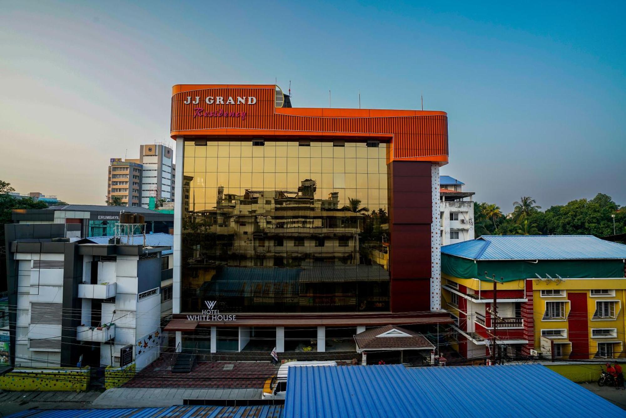 Hotel Signature Cochin Kochi Exterior photo